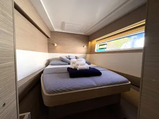 Stbd fwd cabin