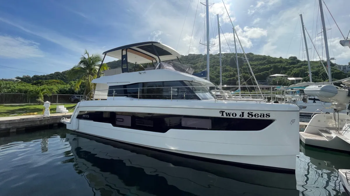 Two J Seas, Fountaine Pajot MY5 power catamaran charter